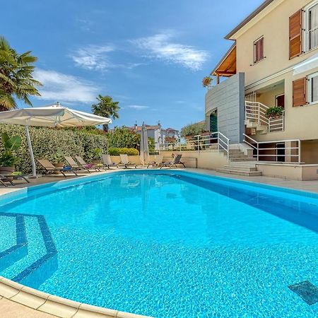 Apartment Complex Irena With Pool โปเรช ภายนอก รูปภาพ