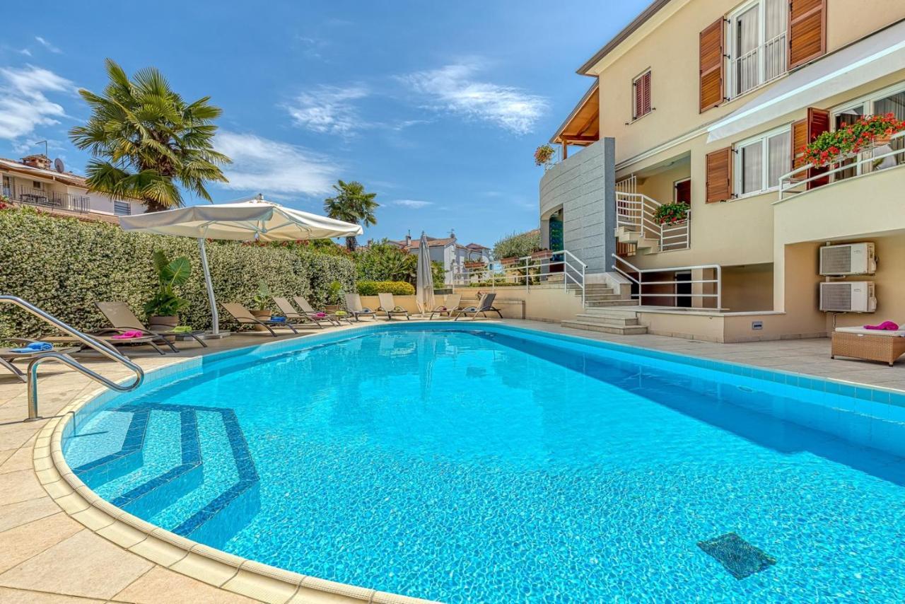 Apartment Complex Irena With Pool โปเรช ภายนอก รูปภาพ